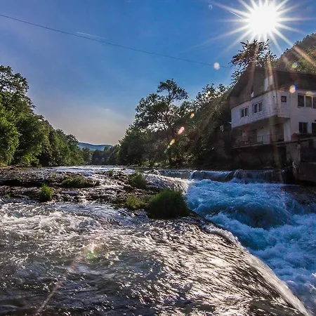 River Side 度假居 *